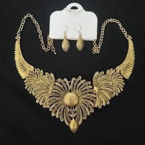 Golden flower design chunky necklace with earrings